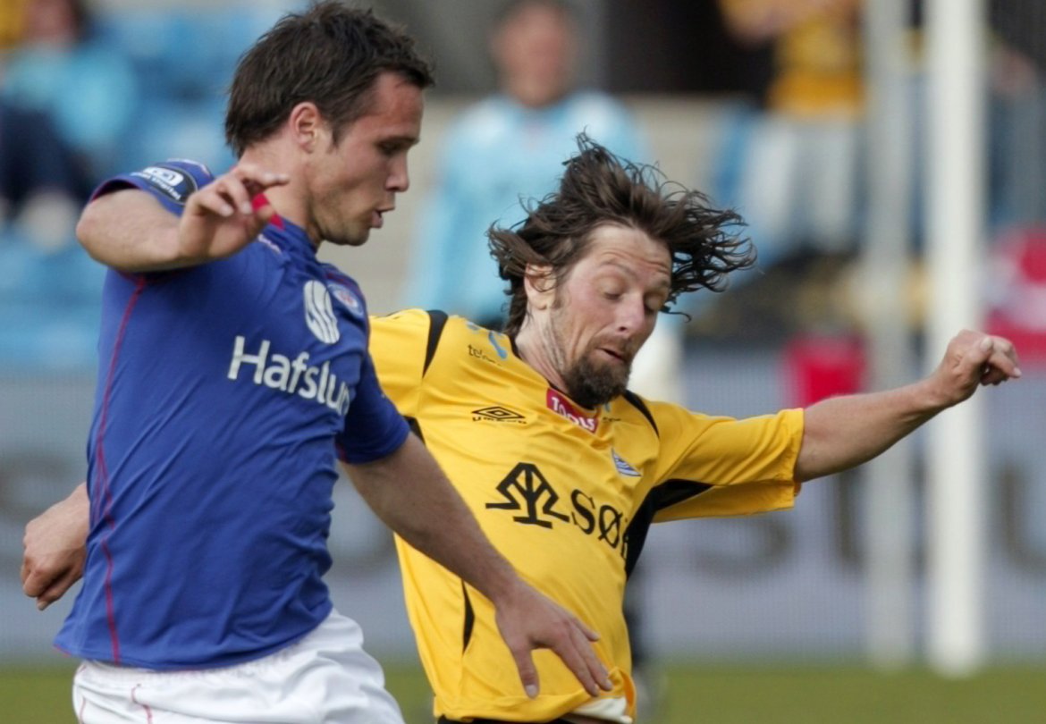 Kristofer Hæstad møter en av sine største Start-helter, Erik Mykland, som Vålerenga-spiller i 2009.