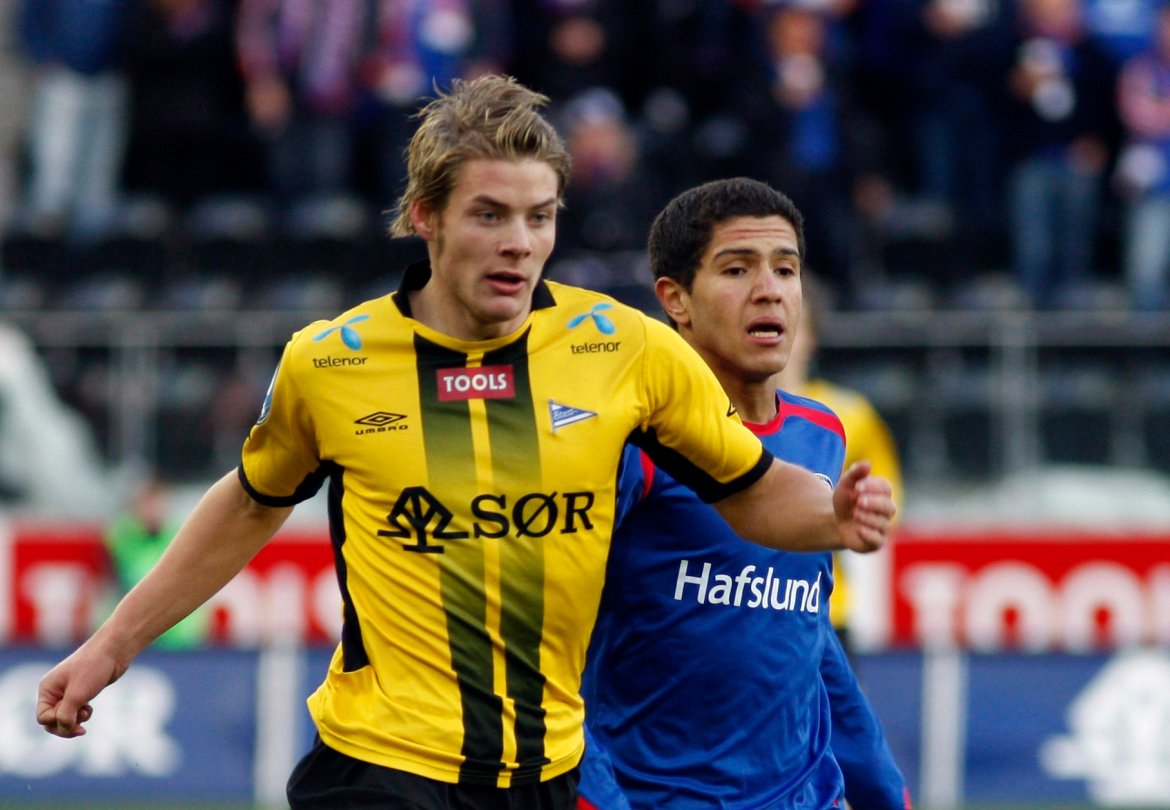 Espen Børufsen i duell med daværende, og nåværende, Vålerenga-spiller Amin Nouri i 2007. Nouri spilte rundt 100 kamper for Start fra 2011 til 2014.