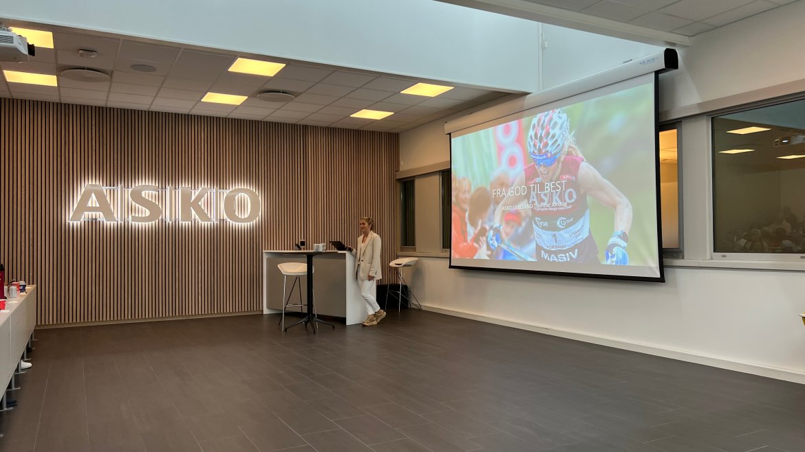 Therese Johaug holdt et fengslende foredrag foran de rundt 90 oppmøtte.