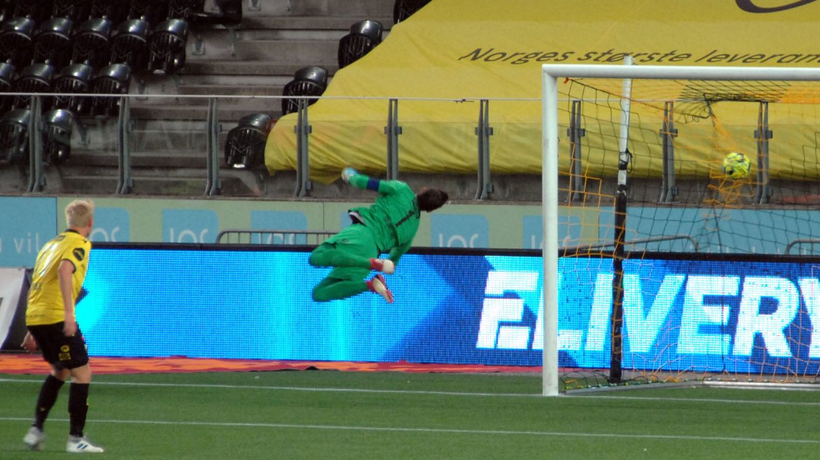 Deumeland svever høyt og redder