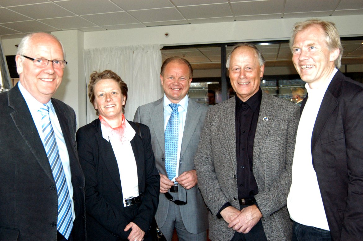 Honoratiores:  Arr. ansvarlig NFF Dag Vestlund, generalsekretær NFF Karen Espelund, toppfotballsjef Per Mathias Høgmo, IK Starts formann Odd Skuggen og ordfører Jan Oddvar Skisland