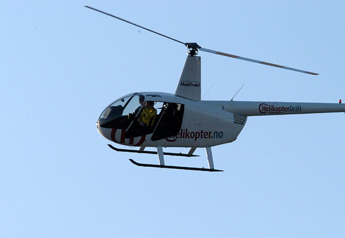 Leder av åpningen, Tore Løvland, ankommer i helikopter