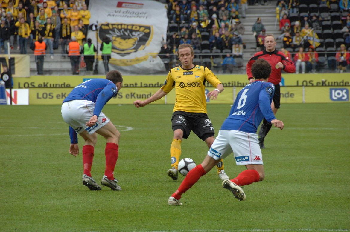 Christer Kleiven mot to VIF-forsvarere