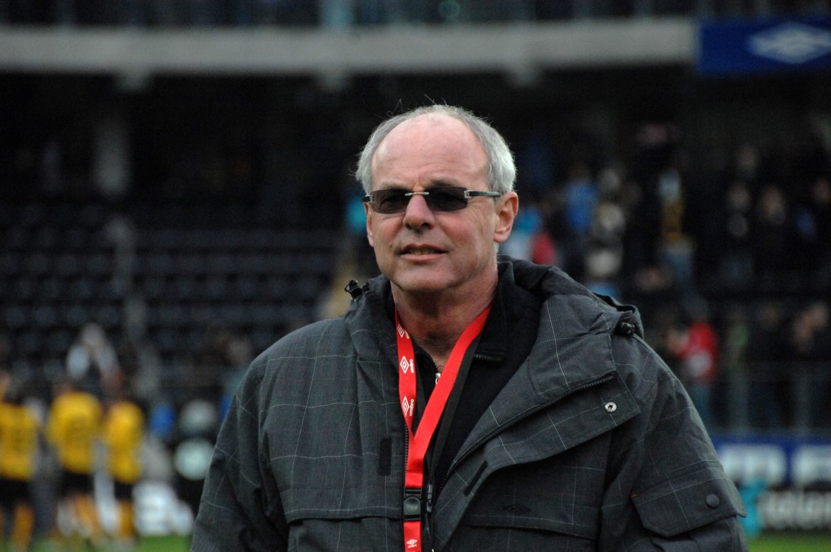 Sportslig leder Svein Mathisen har takket spillerne og går fornøyd av banen