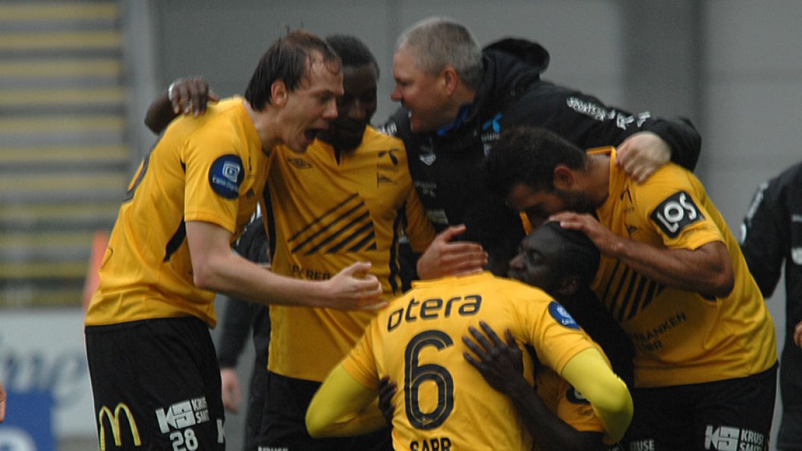 Start-FKH Sarr hylles ved sidelinjen