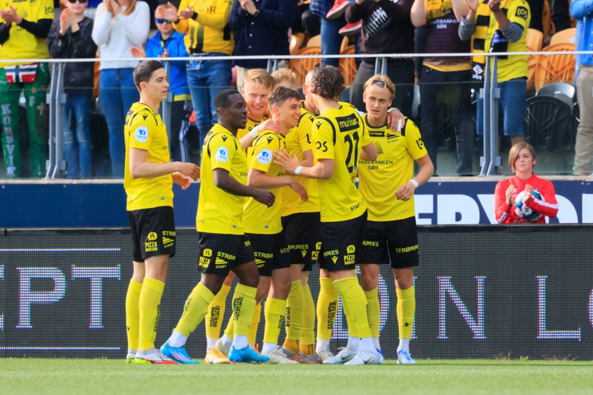 Luc Mares, Basilio Ndong, Kristoffer Tønnessen, Emir Derviskadic, Sander Sjøkvist og Oskar Fallenius feirer scoring.
Foto: Tor Erik Schrøder