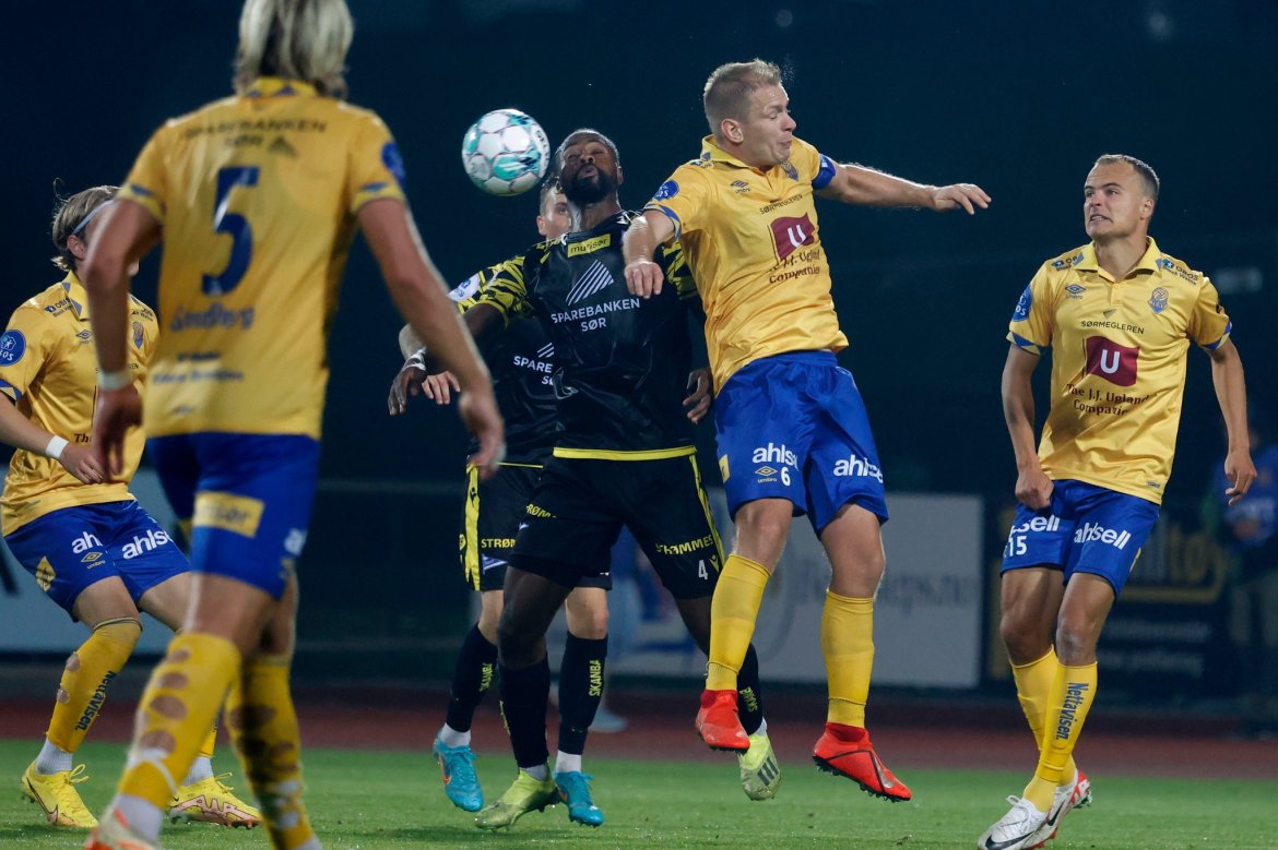 Sakor i kamp på midtbanen