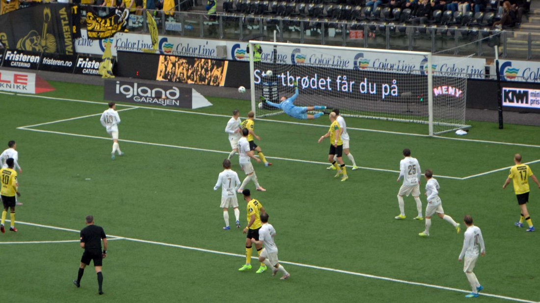 Start hadde sine muligheter, her et skudd fra Jebali som gikk like utenfor (Foto: Kristin Søvik)